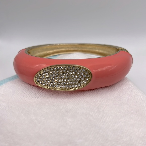 Beautiful Pink Vintage Hinged Bracelet - Picture 2 of 3